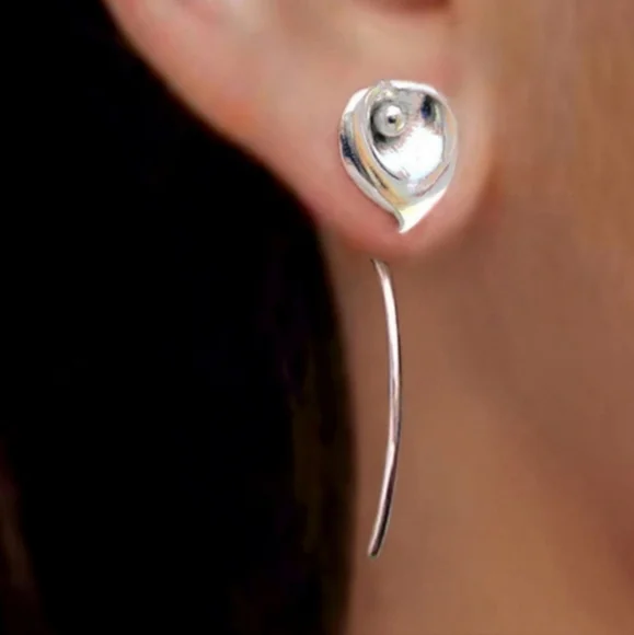 Super Cute Calily Earrings in SILVER plating - Picture 1 of 9